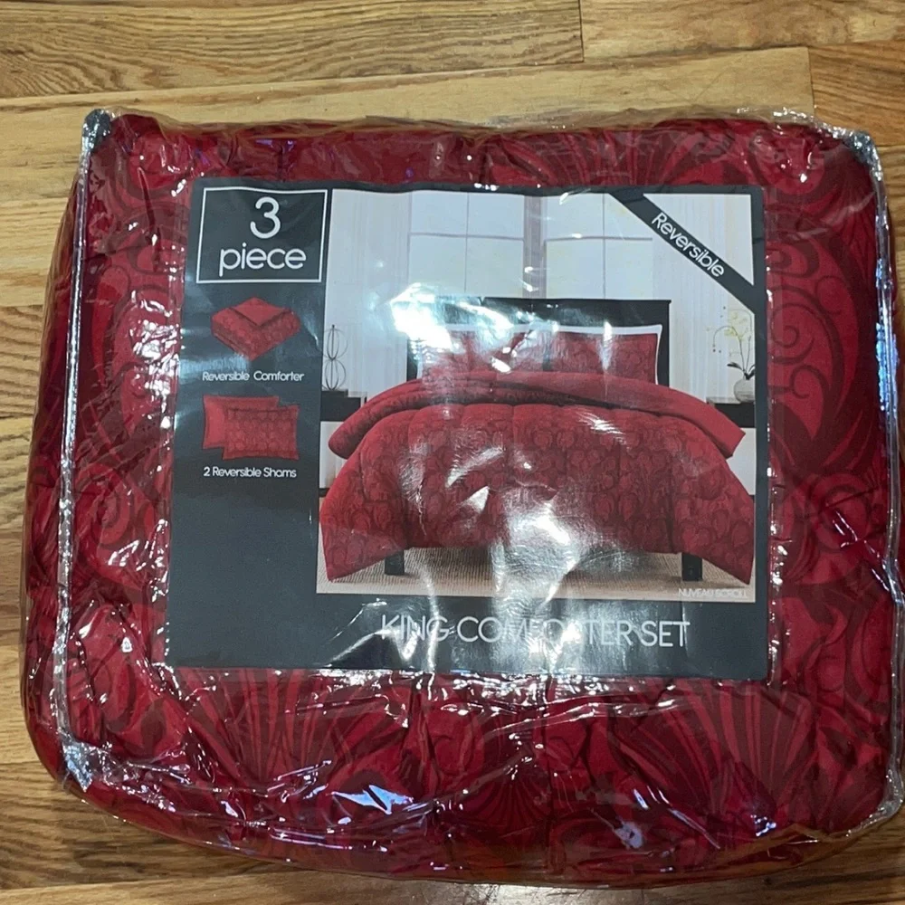 New Nuveau Scroll 3-Pc. Comforter Sets REVERSIBLE Comforter RED  KING